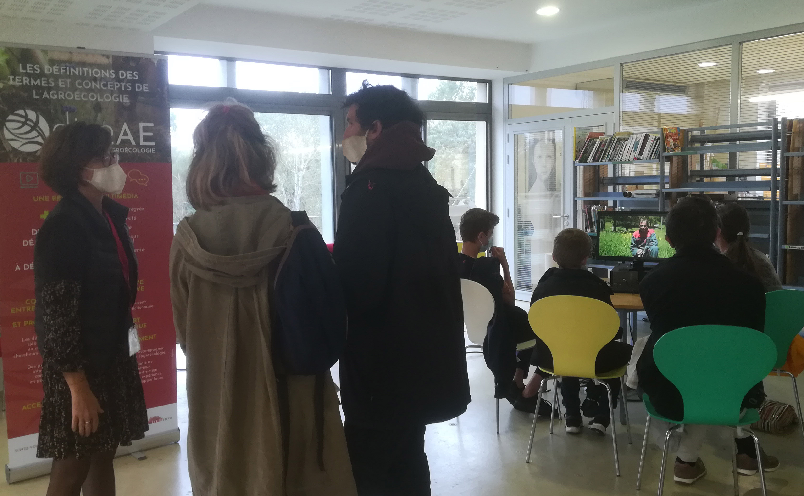 De nombreux enfants à l'atelier découverte du dicoAE au festival FREDD !